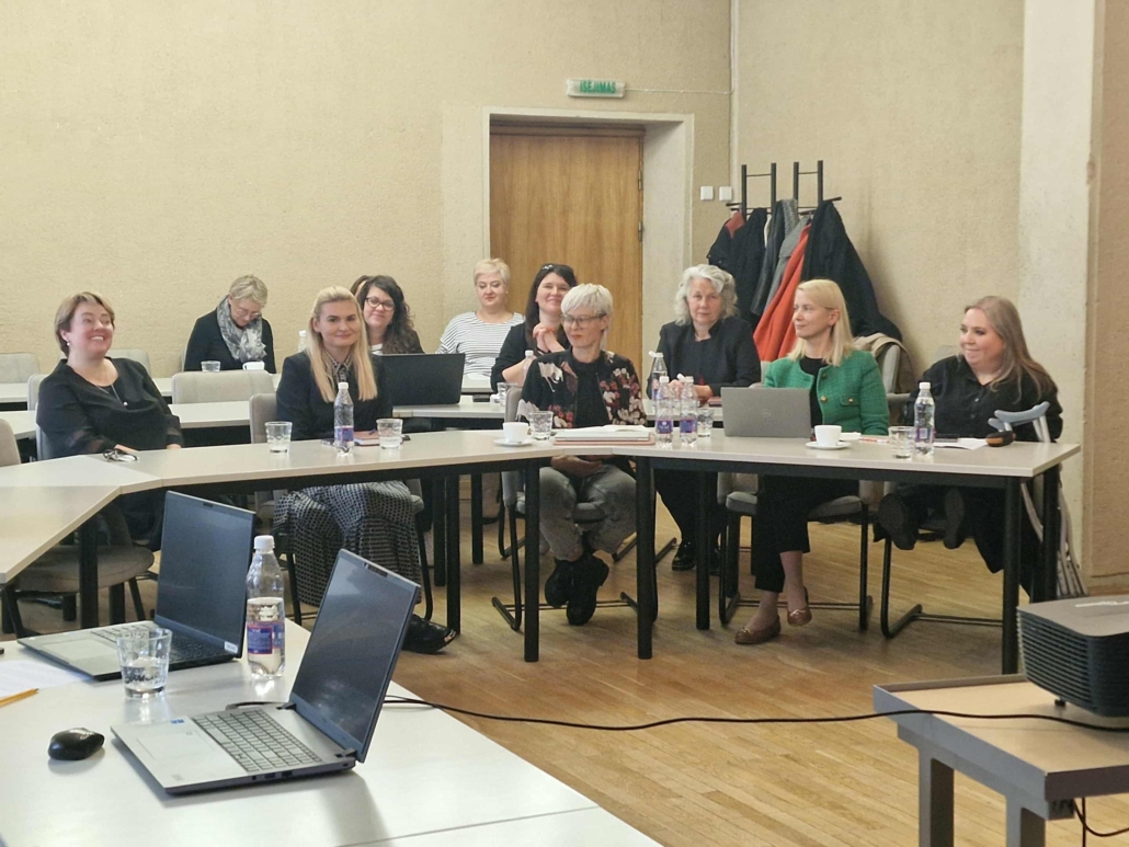 sustikimas spalio 16 d. SADM ESFA ir savvaldyb4s attstovai